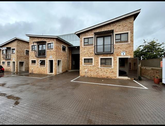 290M² WAREHOUSE FOR SALE IN APEX